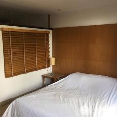 1-BR Condo at Supalai Place Sukhumvit 39 near BTS Phrom Phong (ID 560346)