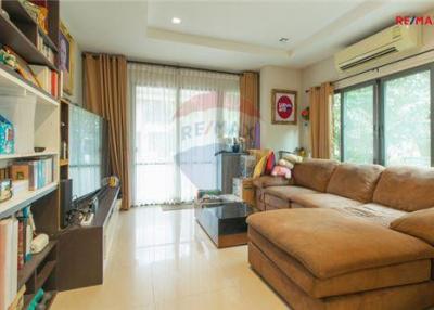 200 Sqm., 4 Beds, 4 Baths Townhouse listed for ฿ 11,990,000.