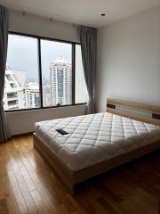 2 bed Condo in The Emporio Place Khlongtan Sub District C020600