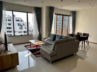 2 bed Condo in The Emporio Place Khlongtan Sub District C020600