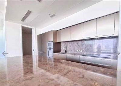 3 bed Condo in The Residences At Mandarin Oriental Khlong San District C020594