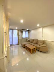 2 bed Condo in Supalai Place Condominium Khlong Tan Nuea Sub District C020592