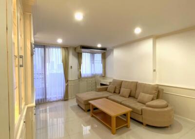 2 bed Condo in Supalai Place Condominium Khlong Tan Nuea Sub District C020592