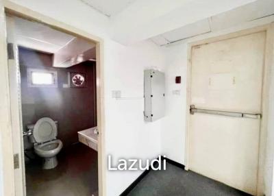 Office/Commercial building for rent in Klongsan