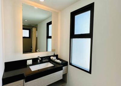 2-BR Serviced Apt. near BTS Sala Daeng