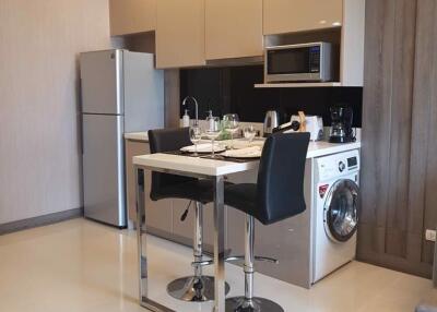 1 bed Condo in Trapezo Sukhumvit 16 Khlongtoei Sub District C020606