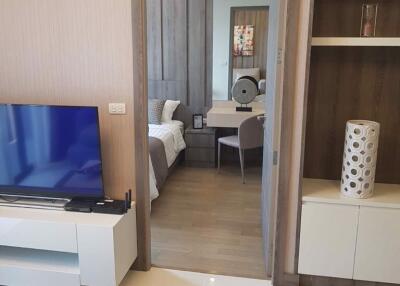 1 bed Condo in Trapezo Sukhumvit 16 Khlongtoei Sub District C020606