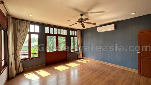 4-Bedrooms single House with Private Swimming Pool - Ekkamai