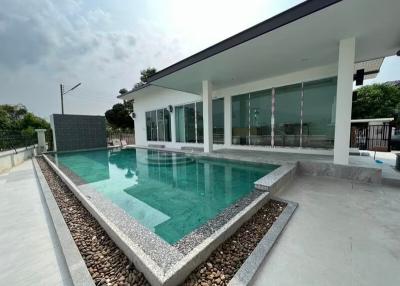 Pool villa house for rent in a frame
