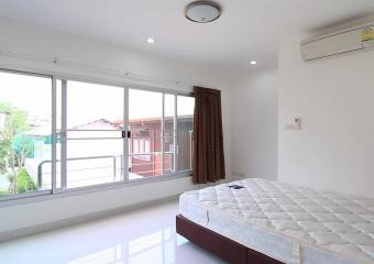 Wonderful 5 Bedroom House For Rent in Thong Lo