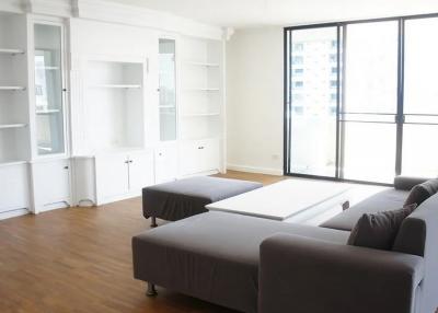 3 Bedroom Apartment in The Heart of Thonglor