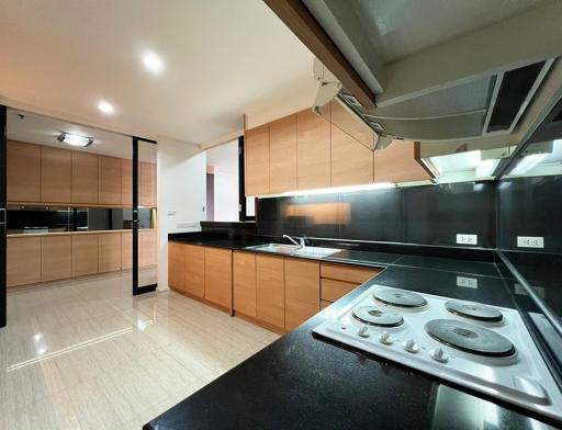 2 Bedroom Apartment in Ekkamai