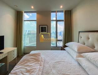 Oriental Residence  1 Bedroom Condo in Phloen Chit