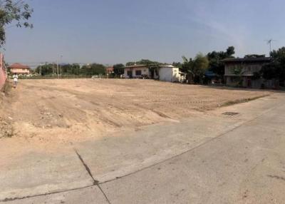 Land for sale and rent in Bang Lamung, good location, next to the road on 2 sides, Chonburi.