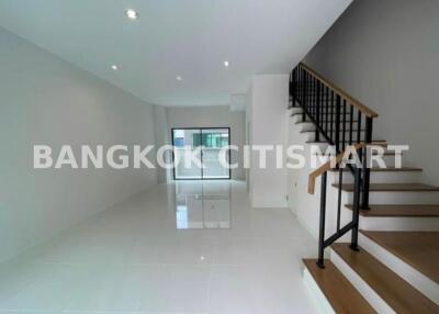 Townhouse at Baan Klang Muang Bangna-Wongwaen for sale