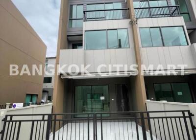 Townhouse at Baan Klang Muang Bangna-Wongwaen for sale