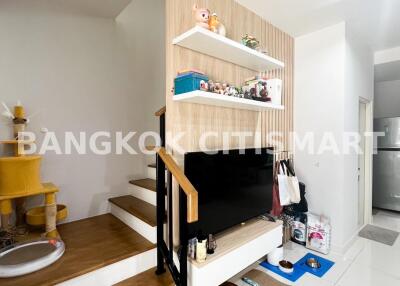 Townhouse at Baan Klang Muang The Edition Rama 9 - Pattanakarn for sale