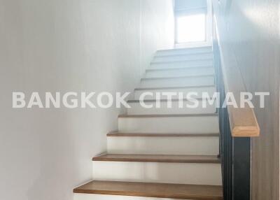 Townhouse at Baan Klang Muang The Edition Rama 9 - Pattanakarn for sale