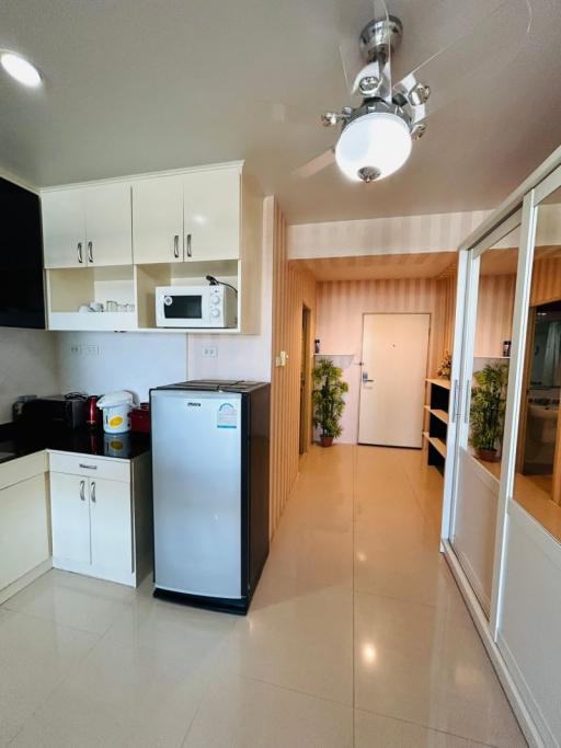 Condo for rent, Laem Thong Condo, next to Sukhumvit Road.