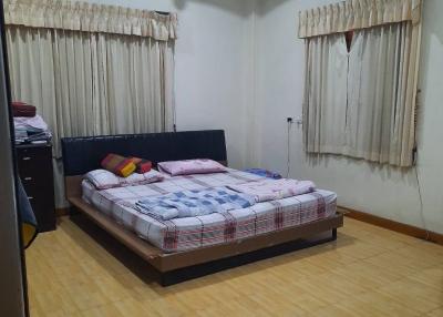 Single house for rent outside the project, Nong Prue Subdistrict, Bang Lamung District, Chonburi Province.