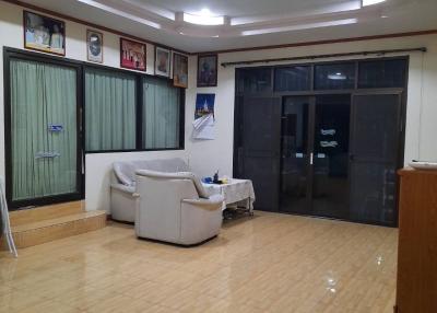 Single house for rent outside the project, Nong Prue Subdistrict, Bang Lamung District, Chonburi Province.