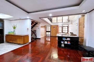 Townhome in Phrom Phong - Spacious 5-Bedroom 5-Bathroom Townhome For Sale In Popular Bangkok Neighborhood