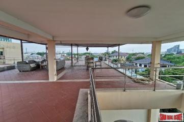 Ultimate Home Office  Large Luxury 5 Bed House with Private Pool Plus Office Building at Bang Chak, Close to BTS Punnawithi