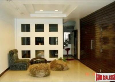 Large Townhouse for Sale in the Phra Khanong Area, Bangkok