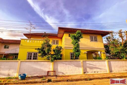 Charming 5 Bed House in a Gated Community 20 Minutes from Don Mueng International Airport