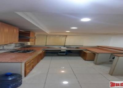 Diamond Tower Condo For Sale  2 Bedrooms and 2 Bathrooms, 130.32 Sqm., Chong Nonsi