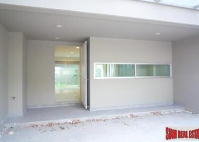 Noble Cube Pattanakarn - Newly Built Three Storey Townhouse for Sale in Suan Luang, Bangkok