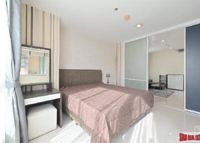 Life @ Sukhumvit - Furnished One Bed City View Corner Unit Condo Directly on Sukhumvit Located on High Floor close to BTS at Ekkamai/Phra Khanong