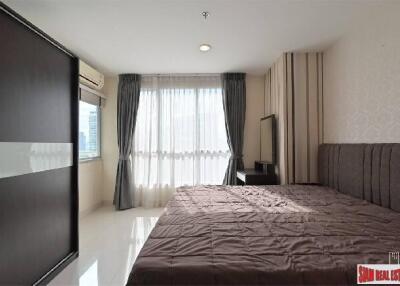 Life @ Sukhumvit - Furnished One Bed City View Corner Unit Condo Directly on Sukhumvit Located on High Floor close to BTS at Ekkamai/Phra Khanong