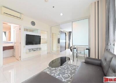 Life @ Sukhumvit - Furnished One Bed City View Corner Unit Condo Directly on Sukhumvit Located on High Floor close to BTS at Ekkamai/Phra Khanong