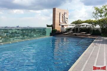 Life @ Sukhumvit 65 - Newly Renovated Unit on 17th Floor with City Views Ready to Move in