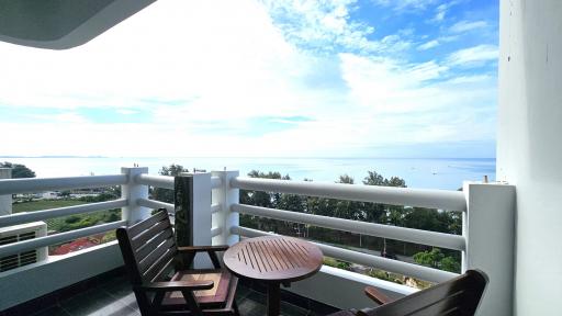 VERY ATTRACTIVE BEACH CONDO IN NEW WORLD CONDO ON MAE RAMPHUENG BEACH. GREAT OCEAN VIEWS - 2,095,000 THB