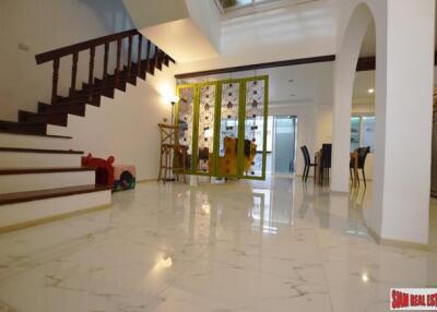 Leo Classic Place - Large Three Storey Family Townhouse on Sukhumvit 39