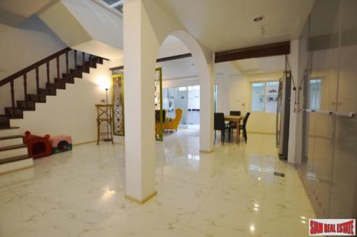 Leo Classic Place  Large Three Storey Family Townhouse on Sukhumvit 39