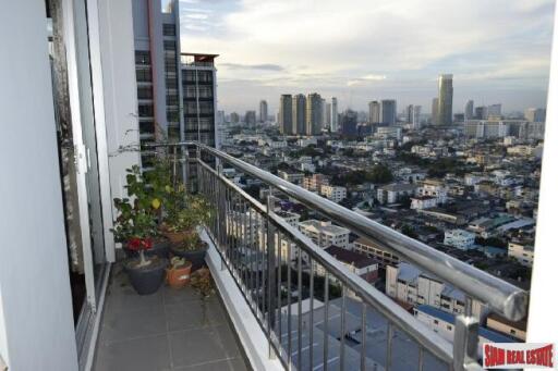 Supalai Lite Sathorn-Charoenrat - Two Bed Penthouse Condo for Sale - 18% Discount!