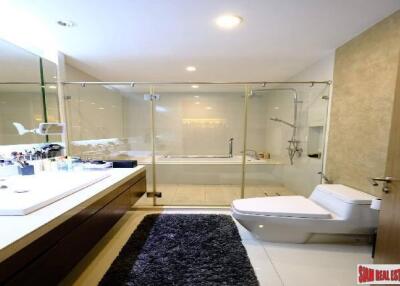 Bright Sukhumvit 24 - Spacious 3-Bed Corner Unit with Modern Amenities, Prime Location in Phrom Phong, Bangkok