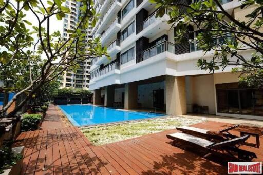 Bright Sukhumvit 24 - Spacious 3-Bed Corner Unit with Modern Amenities, Prime Location in Phrom Phong, Bangkok