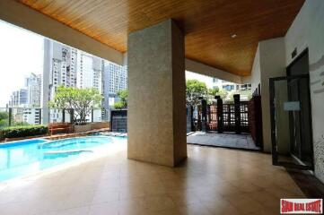 Bright Sukhumvit 24 - Spacious 3-Bed Corner Unit with Modern Amenities, Prime Location in Phrom Phong, Bangkok