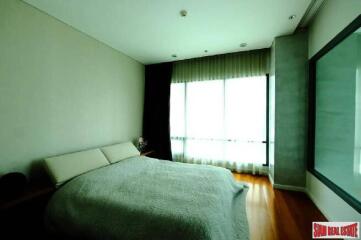 Bright Sukhumvit 24 - Spacious 3-Bed Corner Unit with Modern Amenities, Prime Location in Phrom Phong, Bangkok