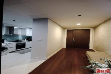 Bright Sukhumvit 24 - Spacious 3-Bed Corner Unit with Modern Amenities, Prime Location in Phrom Phong, Bangkok