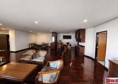 Le Premier 1 Condominium - 2 Bedrooms and 2 Bathrooms for Sale in Phrom Phong Area of Bangkok