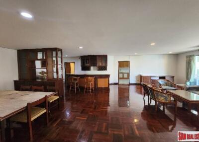 Le Premier 1 Condominium - 2 Bedrooms and 2 Bathrooms for Sale in Phrom Phong Area of Bangkok