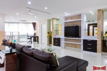 President Park Condominiums in Sukhumvit 24 - 3 Bedrooms and 3 Bathrooms in Phrom Phong Area of Bangkok