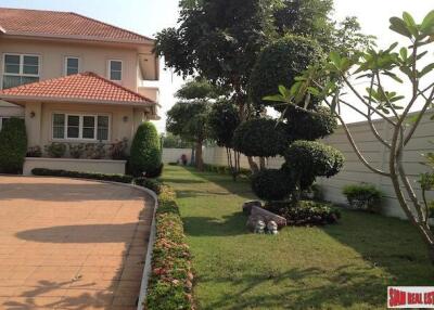 Kritsadanakorn 25 - Four Bedroom Golf Course Villa for Sale in the Thanont Golf View and Sports Club