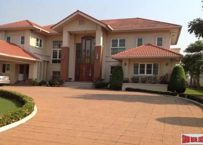 Kritsadanakorn 25  Four Bedroom Golf Course Villa for Sale in the Thanont Golf View and Sports Club