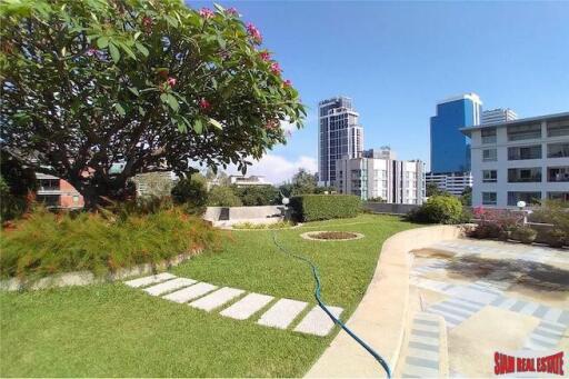 Regent on the Park II - Large 3 Bed Condo on the 8th Floor with 5 Balconies and Open Green Views at Sukhumvit 61, Ekkamai